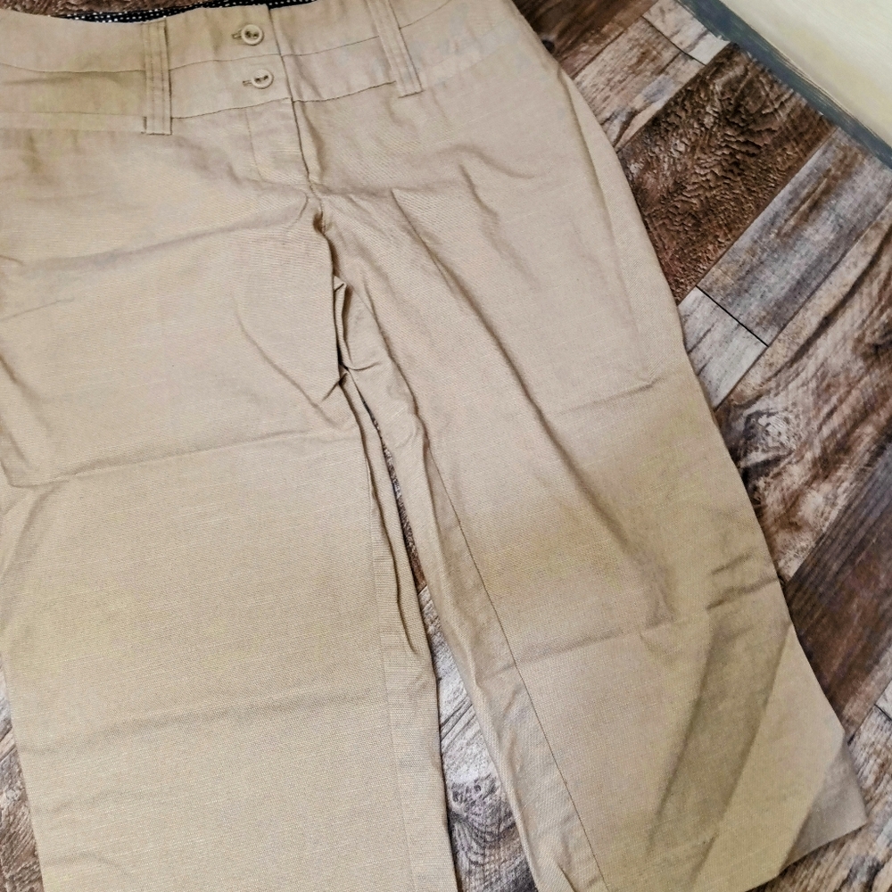 Maurices khaki Capri pants